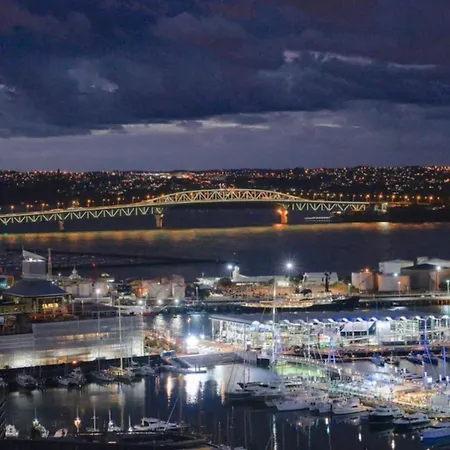 Magnificent Skytower, Sea, Habour View In Cbd Apartment